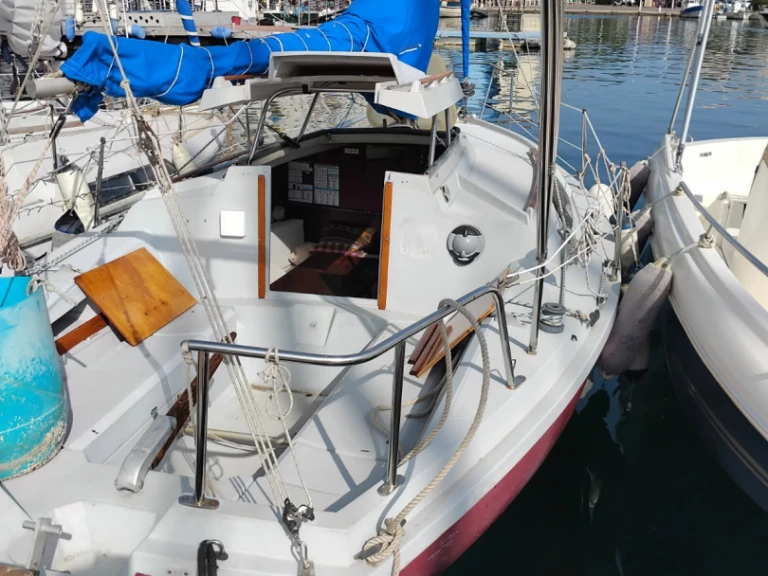 Sailboat to hire Toulon at the best price
