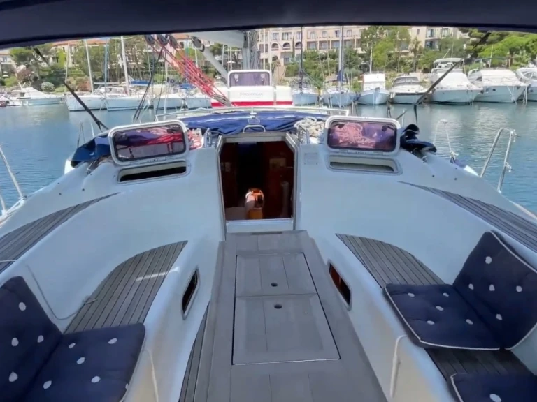 Hire Sailboat Bavaria with a boat licence