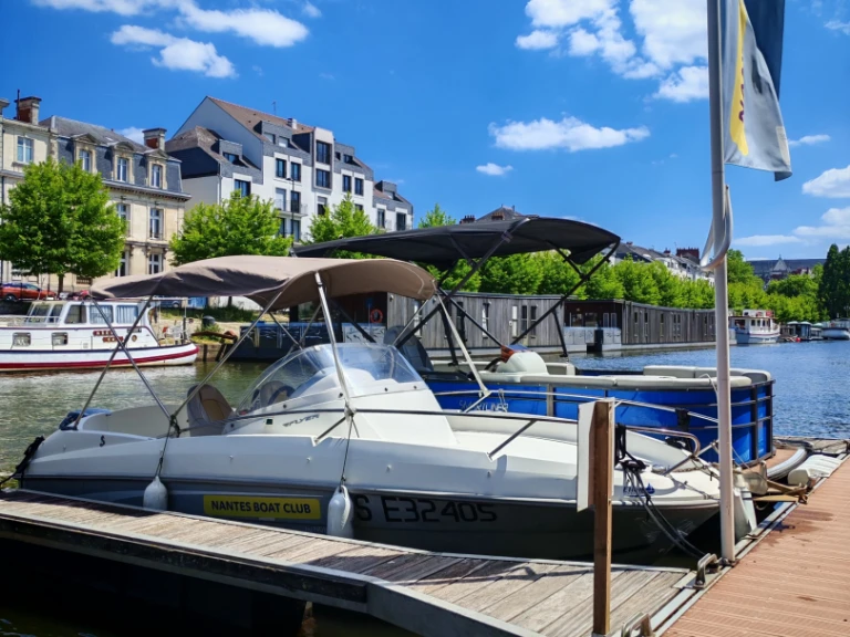 Hire Motorboat Bénéteau with a boat licence