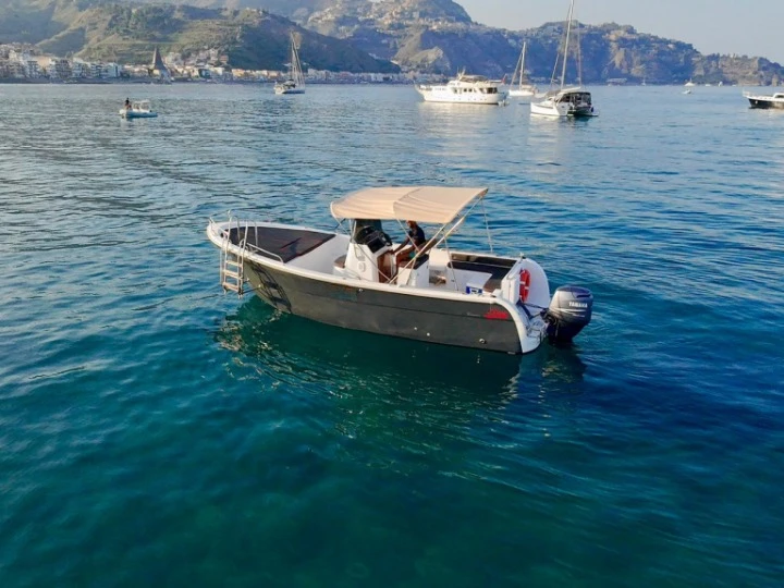 Motorboat hire in Isola Bella - Lever 750