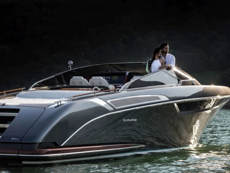 Hire Motorboat Riva with a boat licence