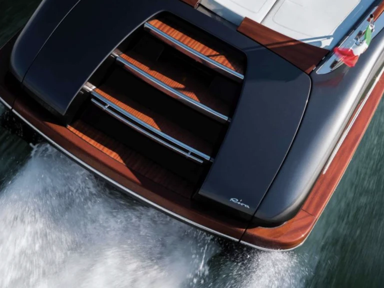 Motorboat to hire Santa Eulària des Riu at the best price