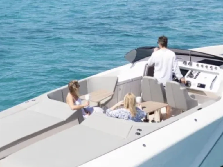 Charter a Frausher Ghost in Santa Eulària des Riu on Samboat