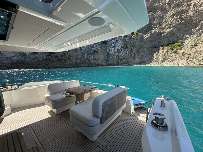 Yacht charter Santa Eulària des Riu - Prestige Yachts F49 on SamBoat