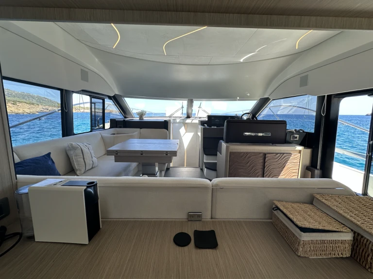 Motorboat hire in Santa Eulària des Riu - Prestige Yachts F49