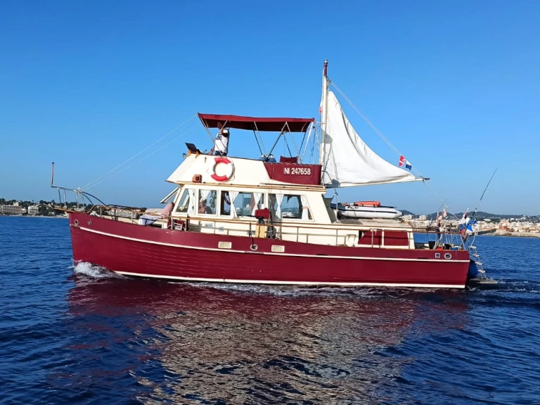 Charter a Grand-Banks-36 GRAND BANKS in Cannes on Samboat