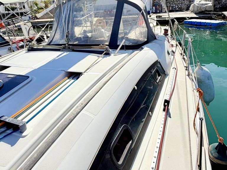 Hire a Bénéteau Beneteau Oceanis 40 Tigre Fethiye