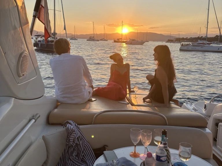 Yacht charter Cannes - Cranchi Endurance 41 on SamBoat