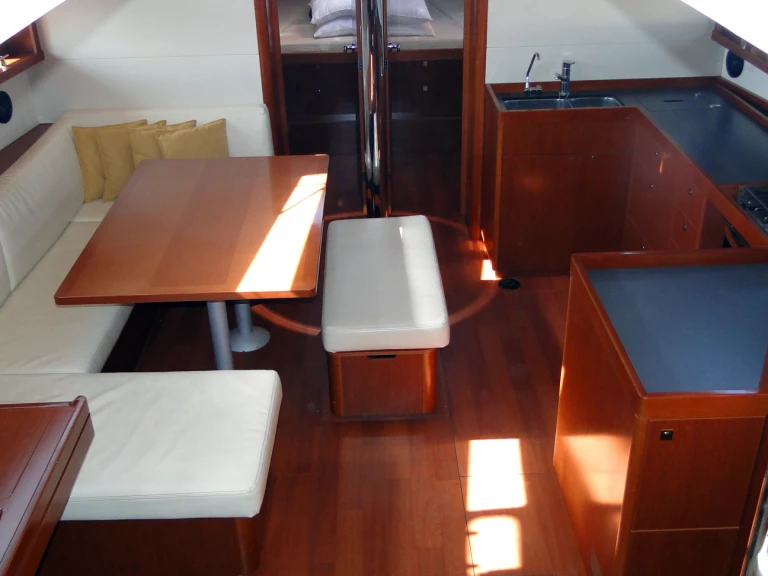 Hire a Bénéteau Oceanis 48 Komolac