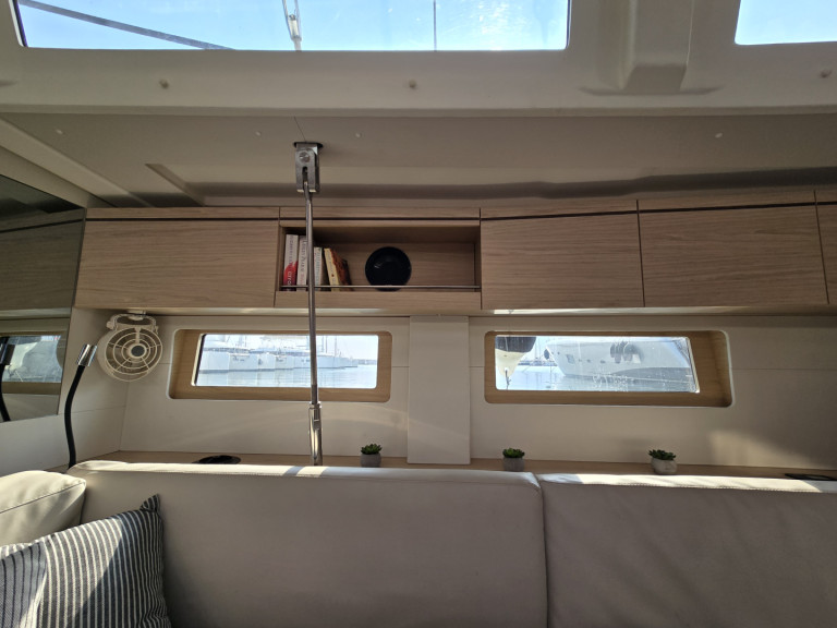 Hire a Bénéteau Oceanis 51.1 Alimos