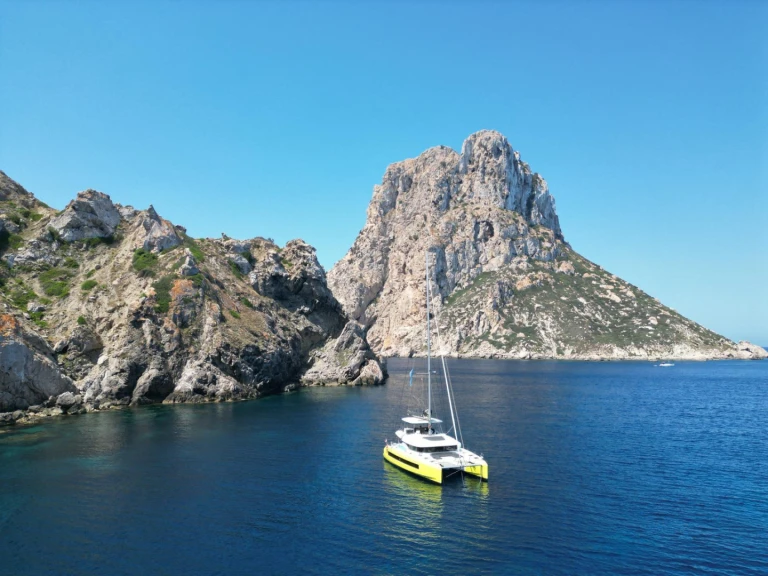 Catamaran hire in Santa Eulària des Riu - Lagoon Lagoon 55 (NEW 2025) + crew / 8 guests