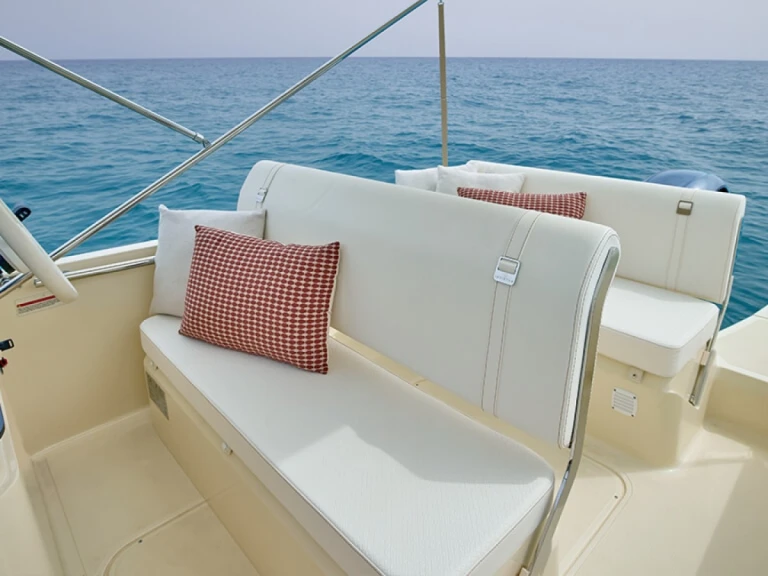 Motorboat hire in Fornells - Invictus  200SX