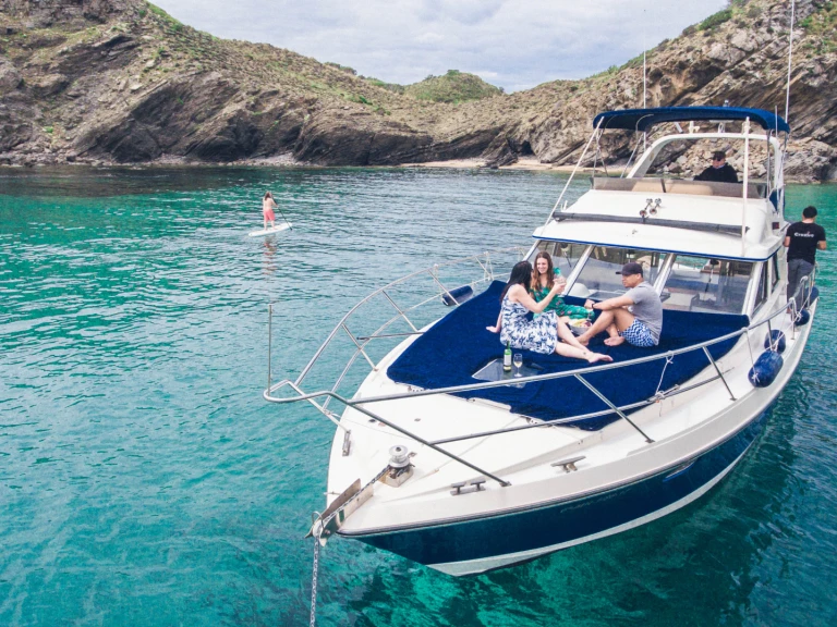 Motorboat hire in Cala en Bosch - Fairline Phantom 42