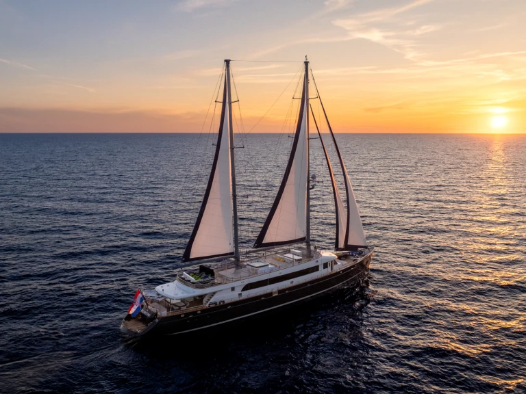 Hire Sailboat  with a boat licence