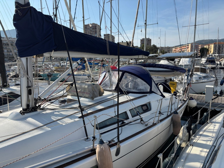 Hire Sailboat with or without skipper SUN ODYSSEY 39 I Ajaccio