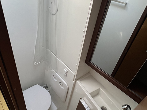 Charter a Lagoon Lagoon 40 in Alimos on Samboat