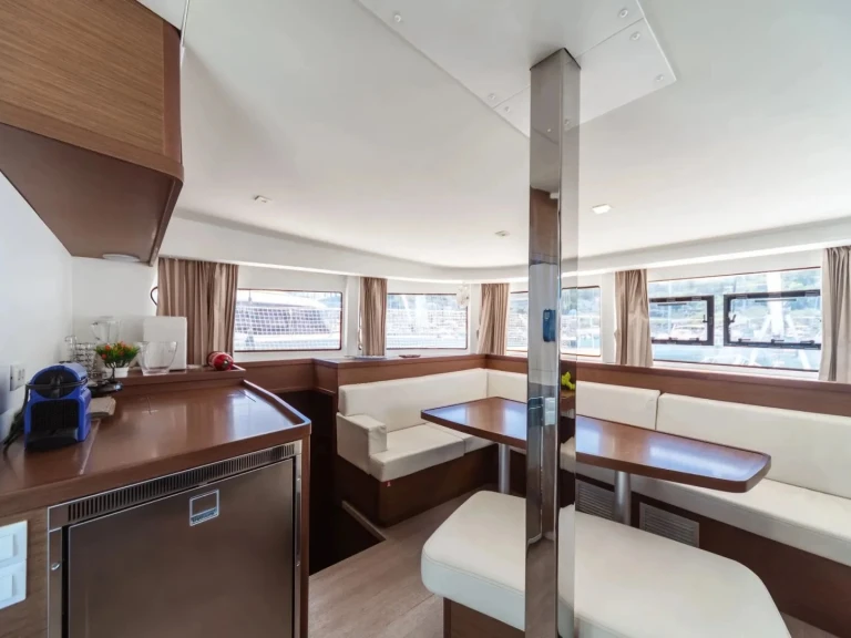 Yacht hire Capo d'Orlando cheap Lagoon 42