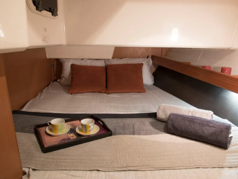 Charter a Bavaria Bavaria 41 Cruiser in Lefkáda on Samboat