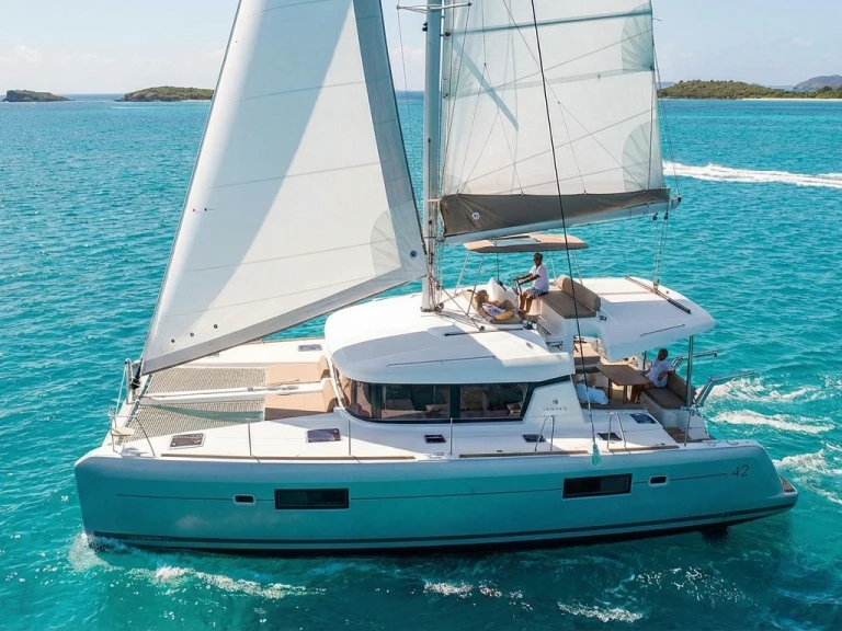 Hire Catamaran with or without skipper Lagoon Naxos Port