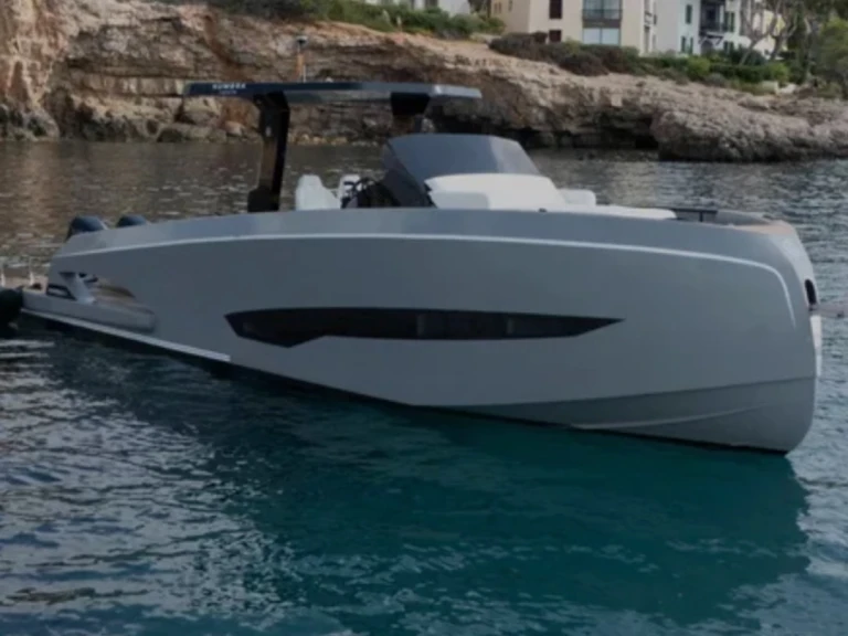 Charter a KUMBRA Kumbra 34 in Mykonos Port on Samboat