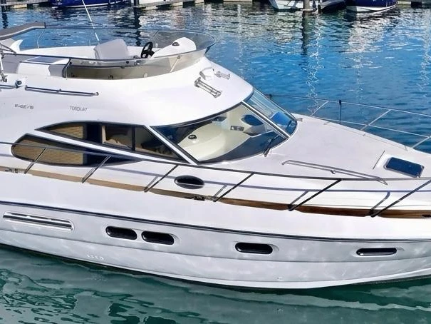 Hire Luxury Yacht with or without skipper Sealine Antibes