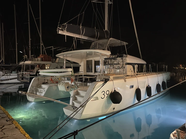 Catamaran to hire Polignano a Mare at the best price