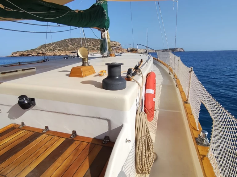 Hire Sailboat Custom with a boat licence