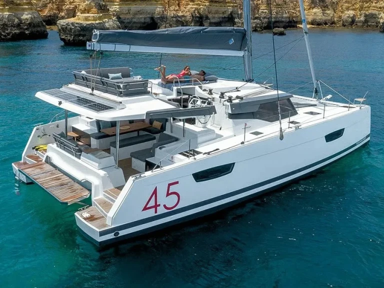 Hire Catamaran Fountaine Pajot with a boat licence