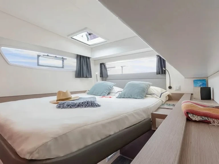 Yacht hire Cogolin cheap Elba 45 S