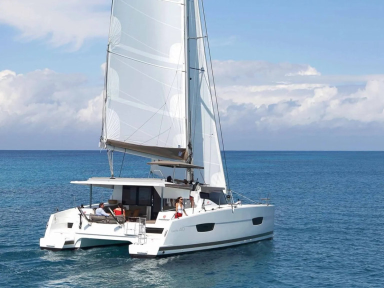 Yacht hire Cogolin cheap Lucia 40 (3cab)