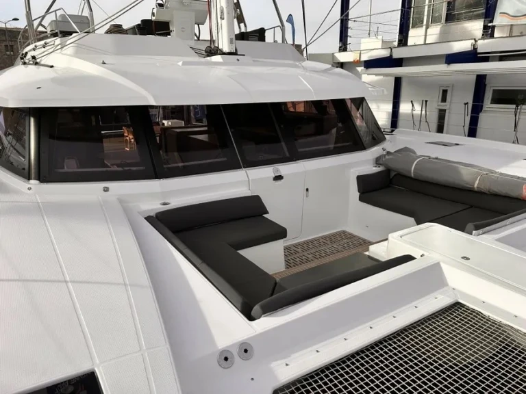 Hire Catamaran with or without skipper Fountaine Pajot Cogolin