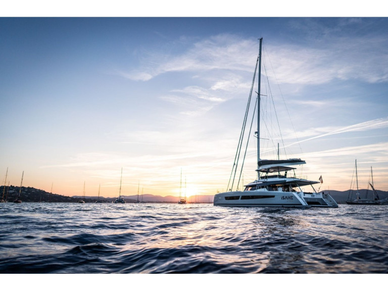 Hire Catamaran Fountaine Pajot with a boat licence
