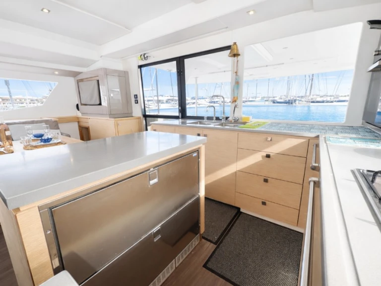 Yacht charter Cogolin - Fountaine Pajot Saba 50 on SamBoat