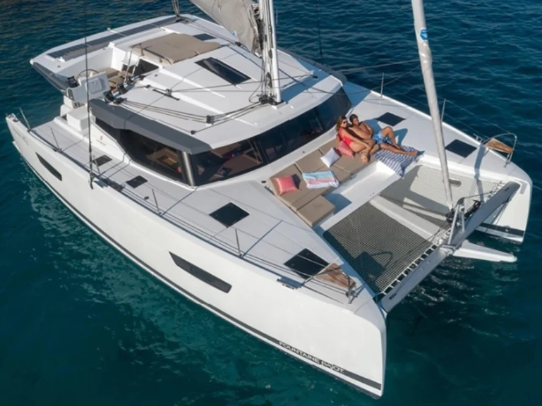 Catamaran hire in Cogolin - Fountaine Pajot Astrea 42