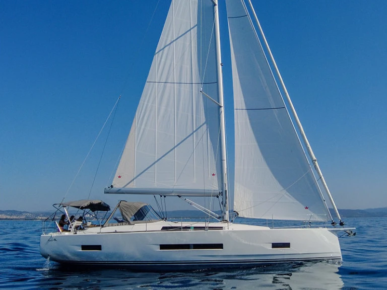 Sailboat to hire Cogolin at the best price