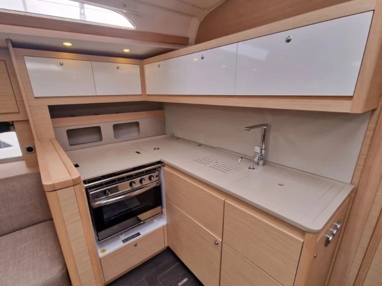 Sailboat hire in Port Grimaud - Dufour Dufour 470