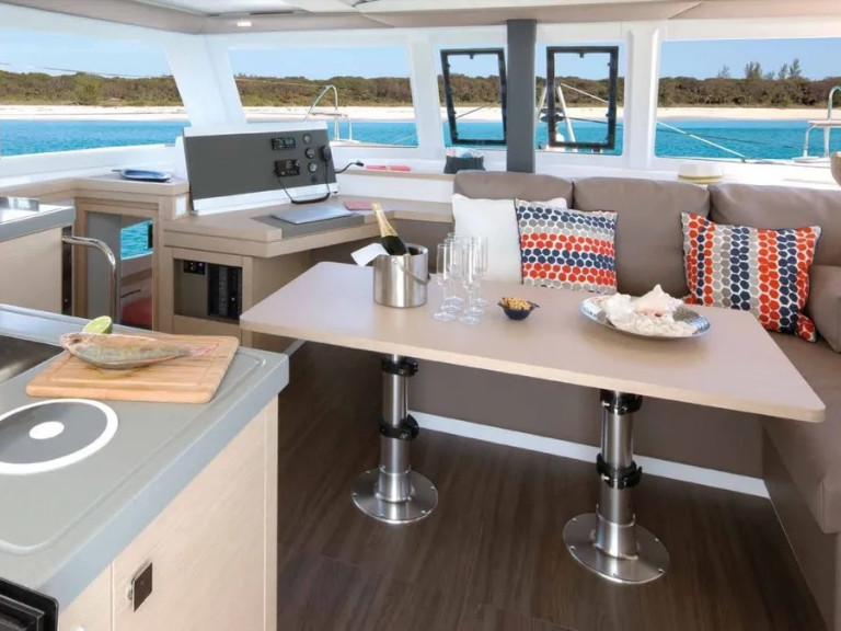 Catamaran hire in Cogolin - Fountaine Pajot Lucia 40 (3cab)