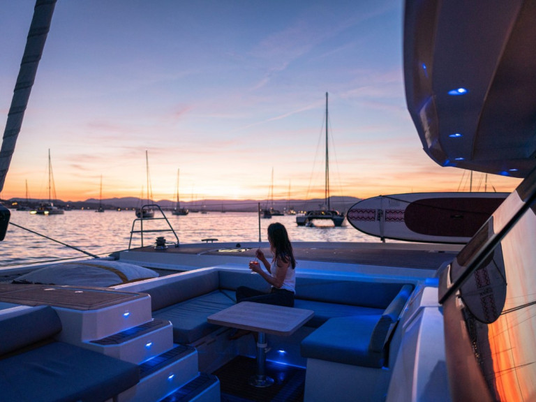 Catamaran hire in Cogolin - Fountaine Pajot Samana 59