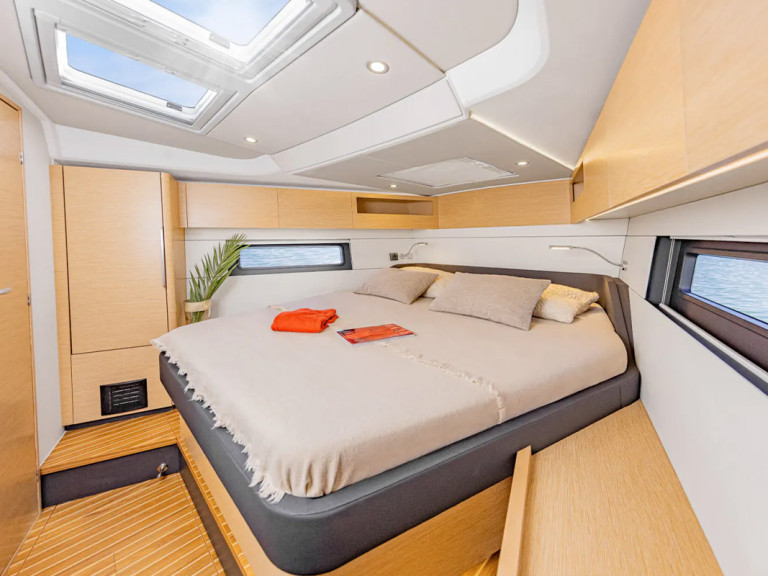 Charter a Hanse Hanse 460 in Cogolin on Samboat