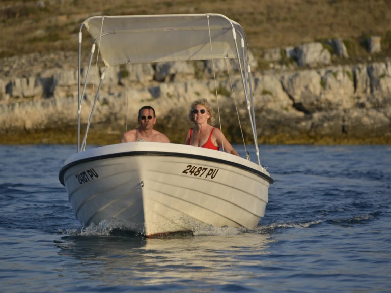 Hire Motorboat Ven with a boat licence