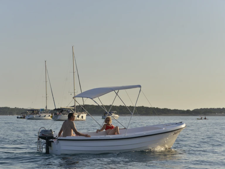 Motorboat to hire Premantura at the best price