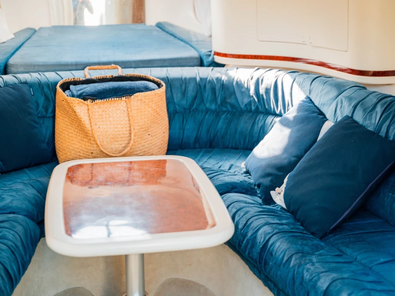 Charter a Cranchi Aquamarina 31 in Como (City) on Samboat