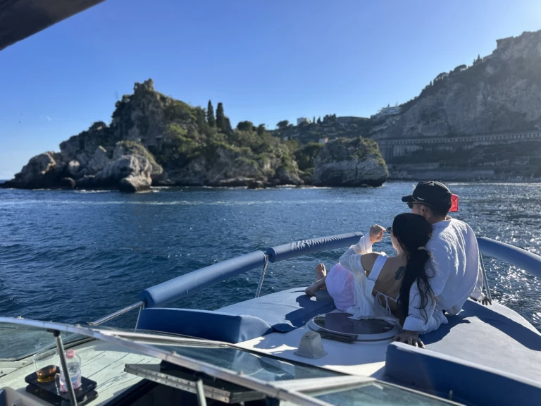 Hire Motorboat Celebrity with a boat licence