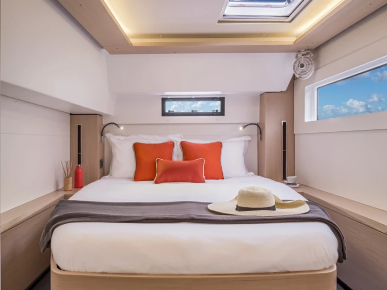 Hire Catamaran Lagoon with a boat licence