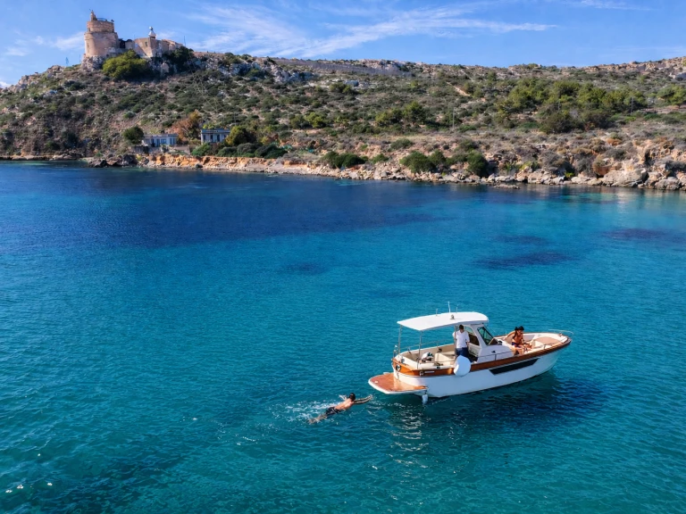 Motorboat to hire Cagliari at the best price