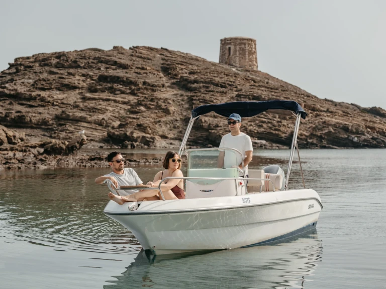 Hire Motorboat Sessa Marine with a boat licence