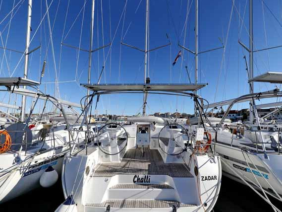 Yacht hire Pula cheap Cruiser 46