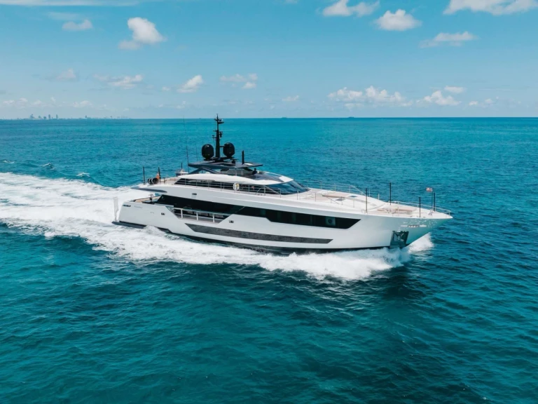 Hire Luxury Yacht with or without skipper Ferretti Miami