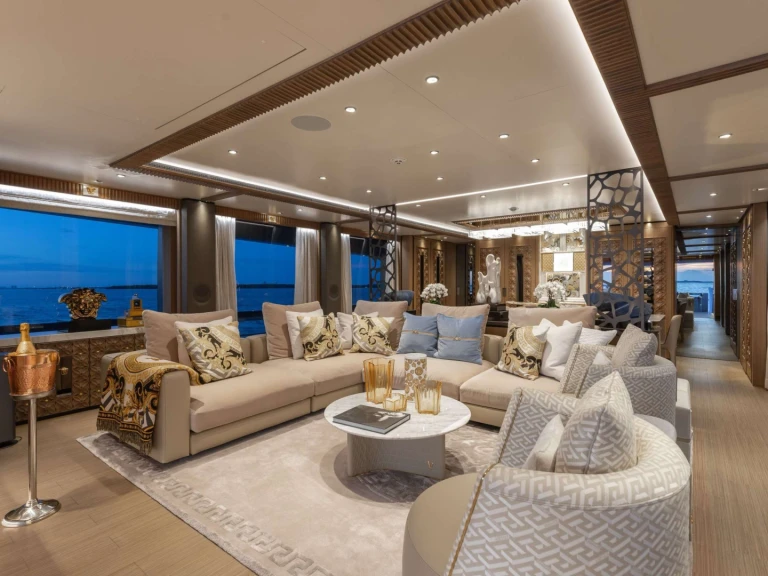 Hire Luxury Yacht Ferretti with a boat licence