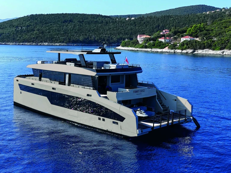 Luxury Yacht hire in Athens -  Funky Choice